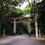 Torii à l'entrée de Meiji-jingu à Tokyo.