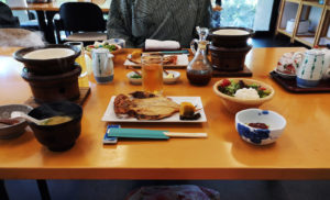 Le petit-déjeuner japonais au ryokan