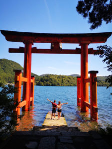 Le superbe Heiwa torii et sa vue sur le lac Ashi